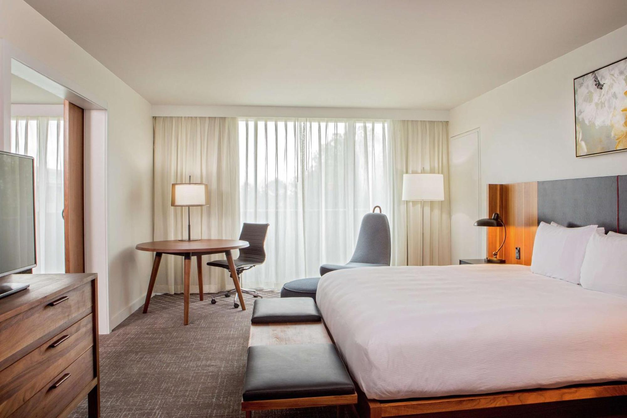 Doubletree By Hilton Atlanta Windy Hill Ballpark
