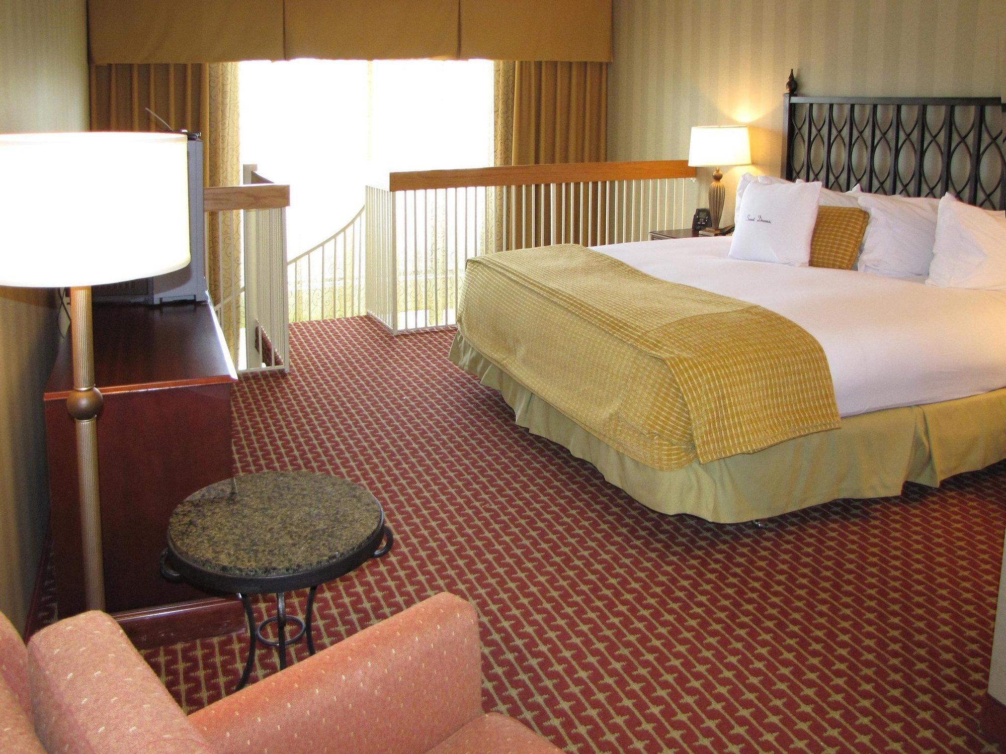 Doubletree By Hilton Atlanta Windy Hill Ballpark Hotel