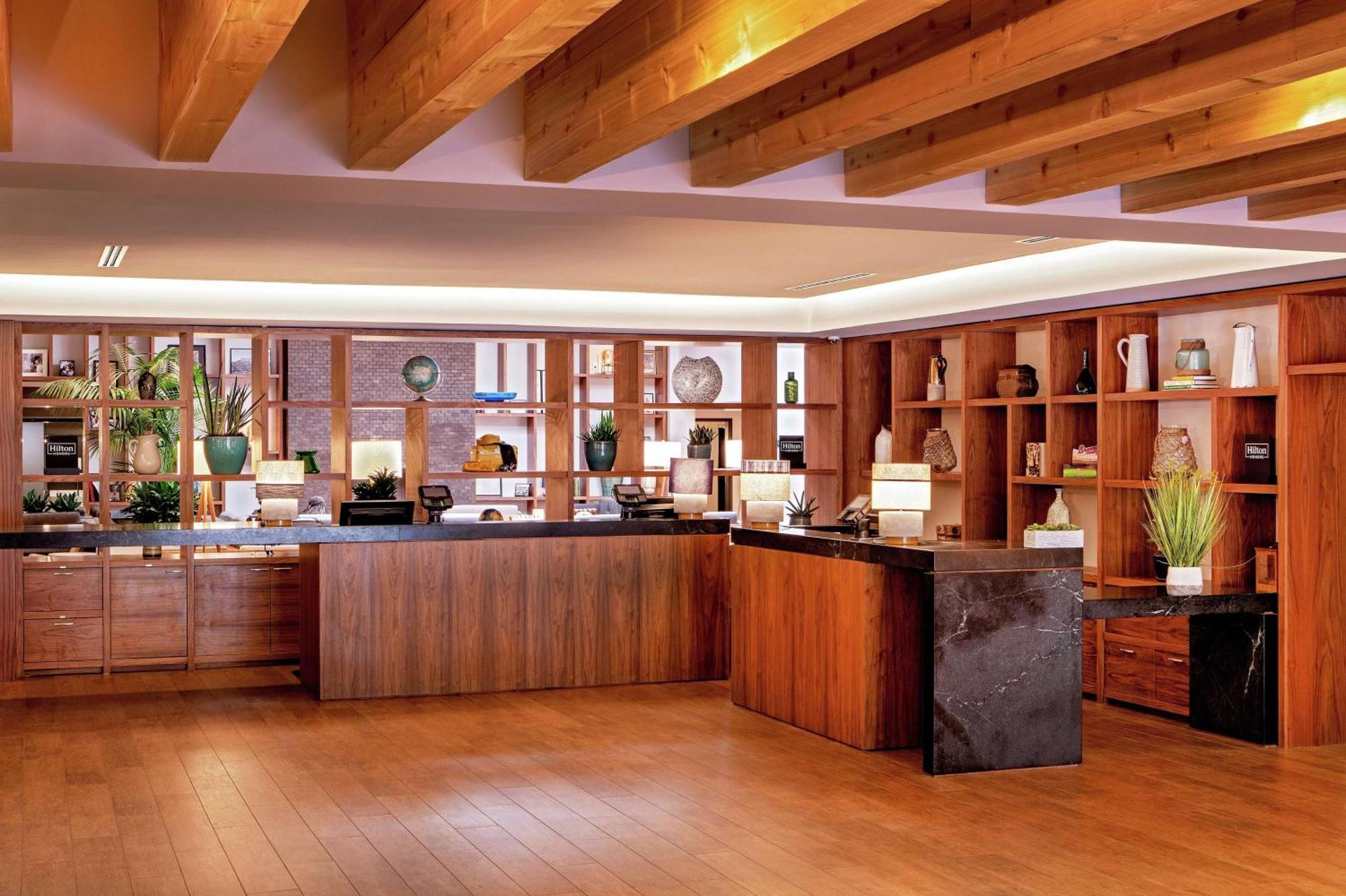Doubletree By Hilton Atlanta Windy Hill Ballpark Hotel