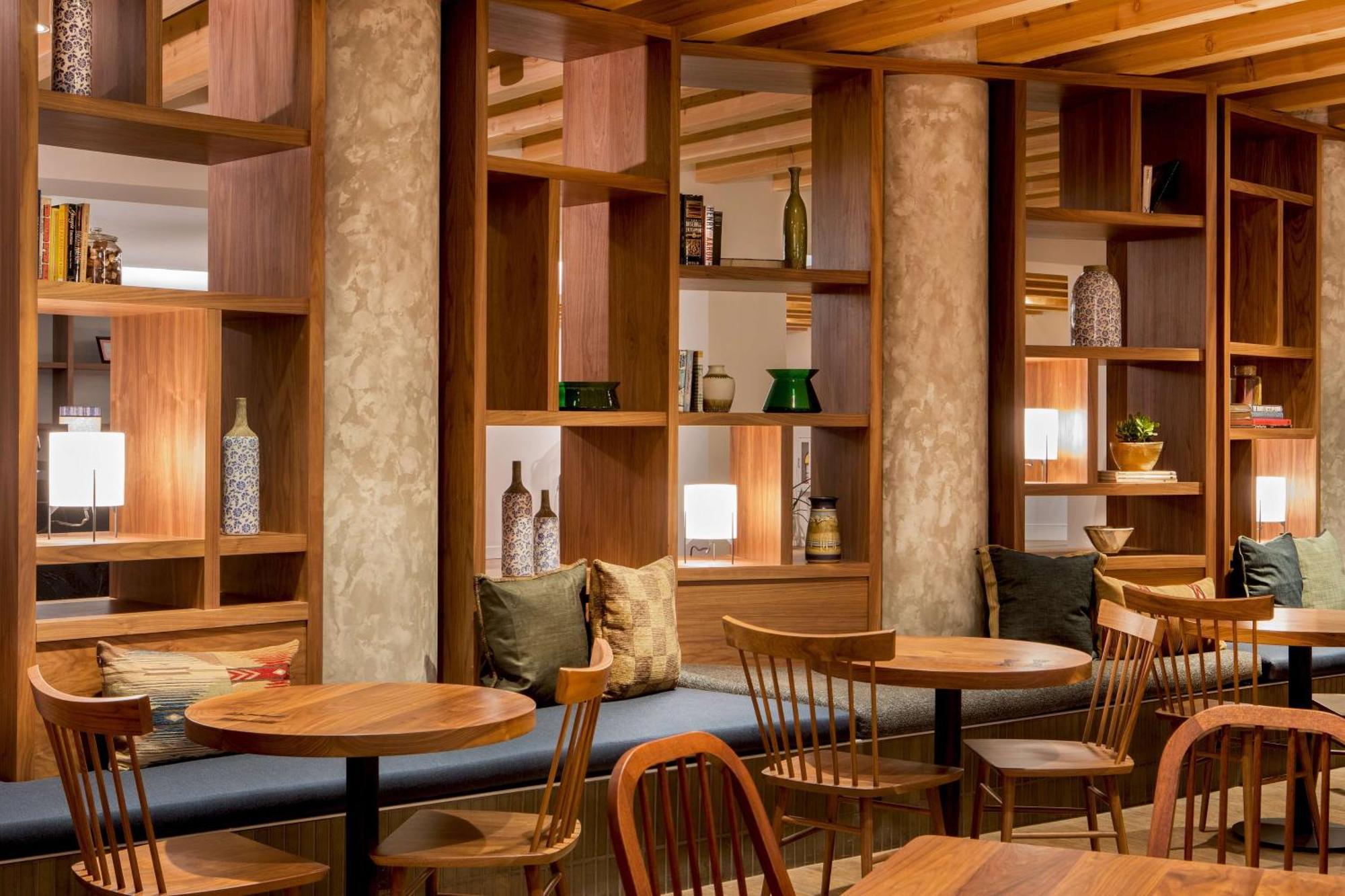 Doubletree By Hilton Atlanta Windy Hill Ballpark Hotel